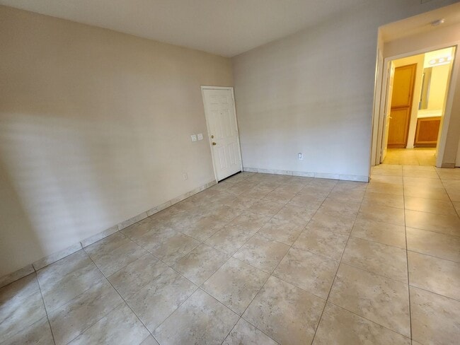 Building Photo - 1050 E Cactus Ave