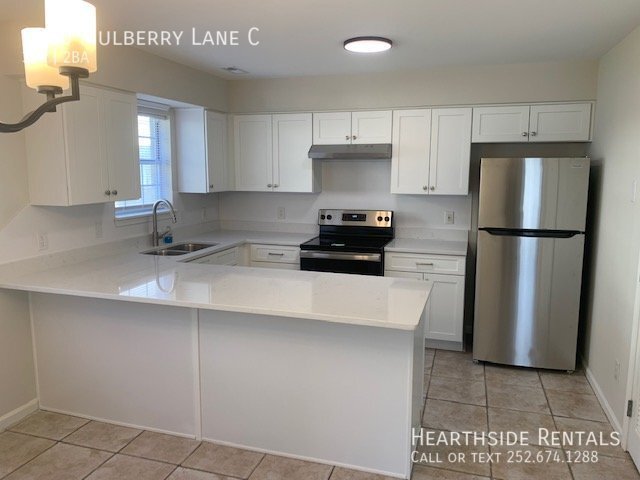 Building Photo - 3 Bed / 2 Bath Ground Floor Condo on Mulberry