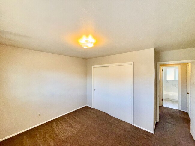 Building Photo - 1116 Holland Park Blvd