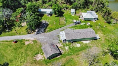 Building Photo - 17111 River Rd