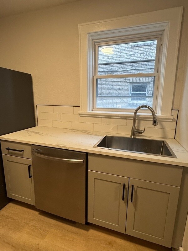 Building Photo - 2903 Voelkel Ave