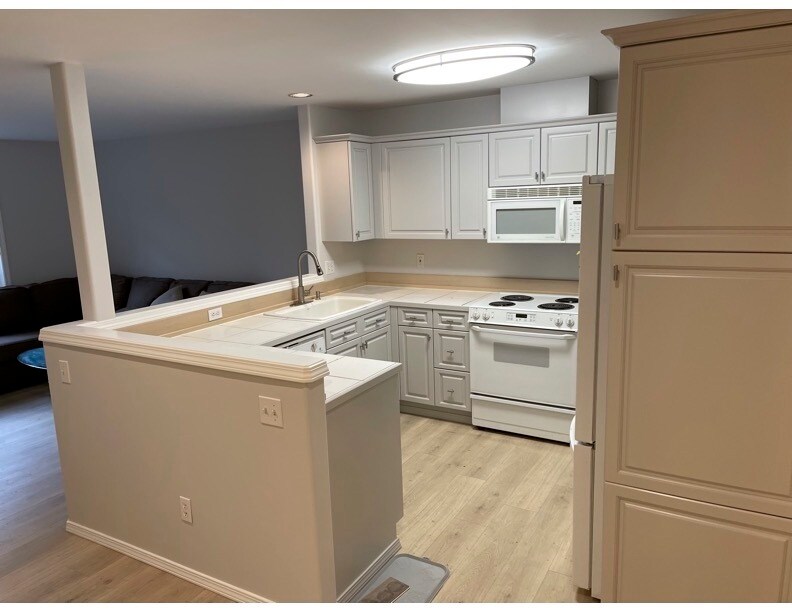 Kitchen - 8125 212th St SW