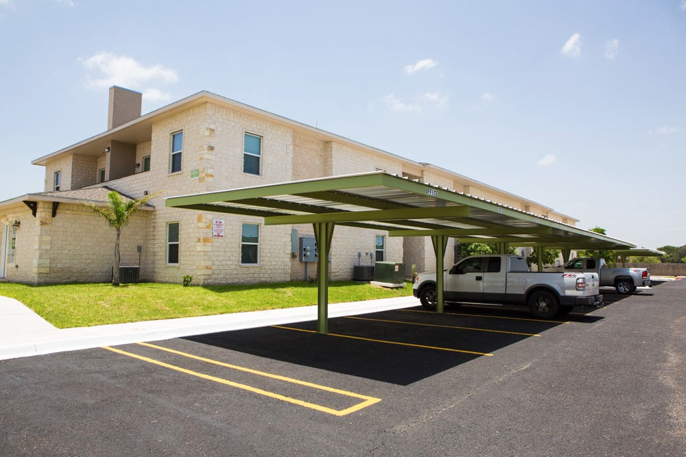 The Lakes Condos - 901 E Redbud Ave