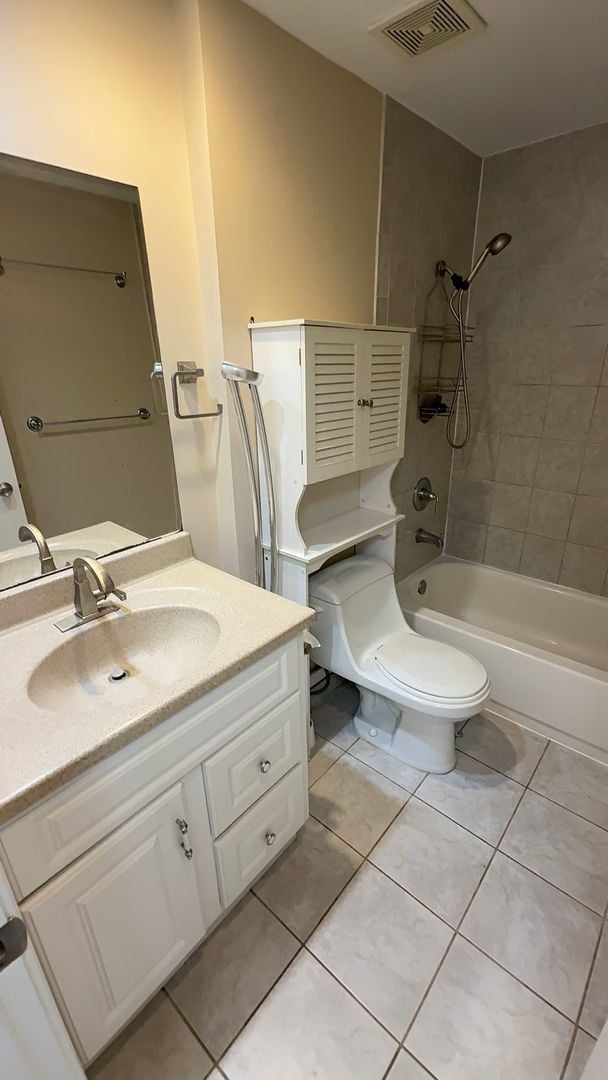 Foto del edificio - 2 Bed Condo Near O'Hare