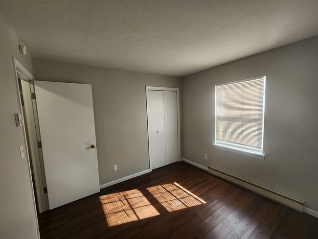 Building Photo - 2 bedroom 1 bath apartment