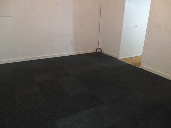 Foto del edificio - 4865 River Rd