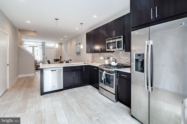Foto del edificio - Northern Liberties Townhome with 2 Car Parking