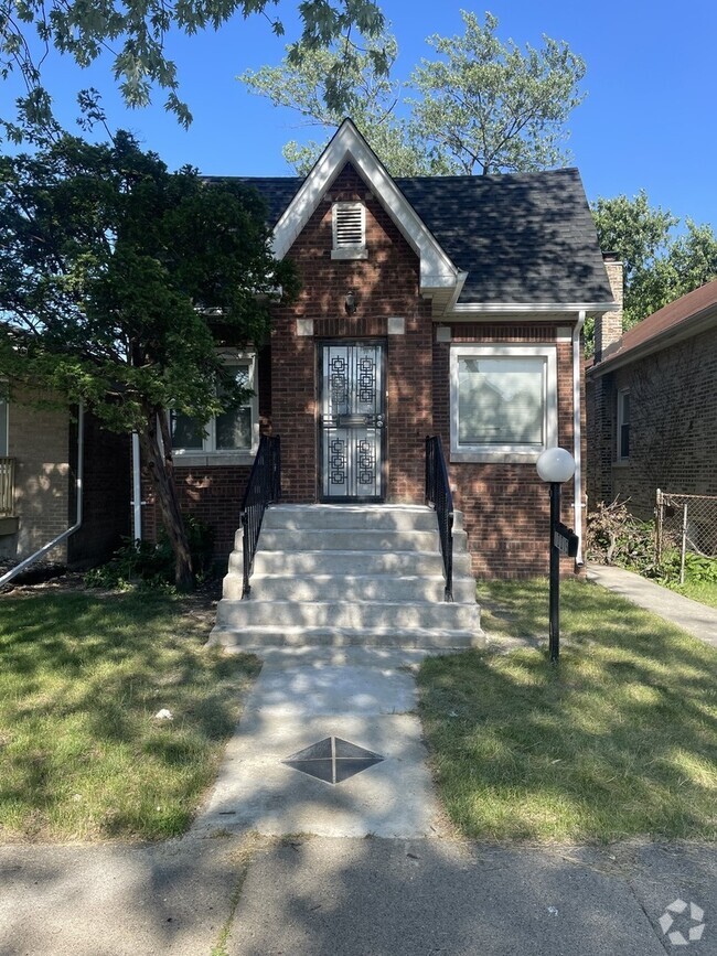 Building Photo - 10015 S Princeton Ave