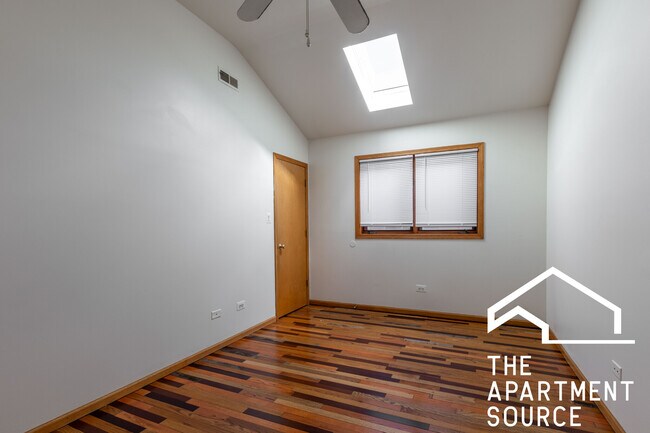 Foto del edificio - 2439 W Polk St