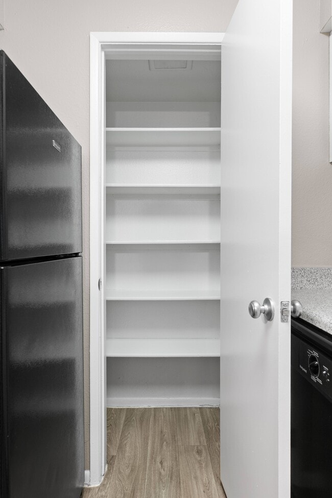 Interior Photo - River Oaks