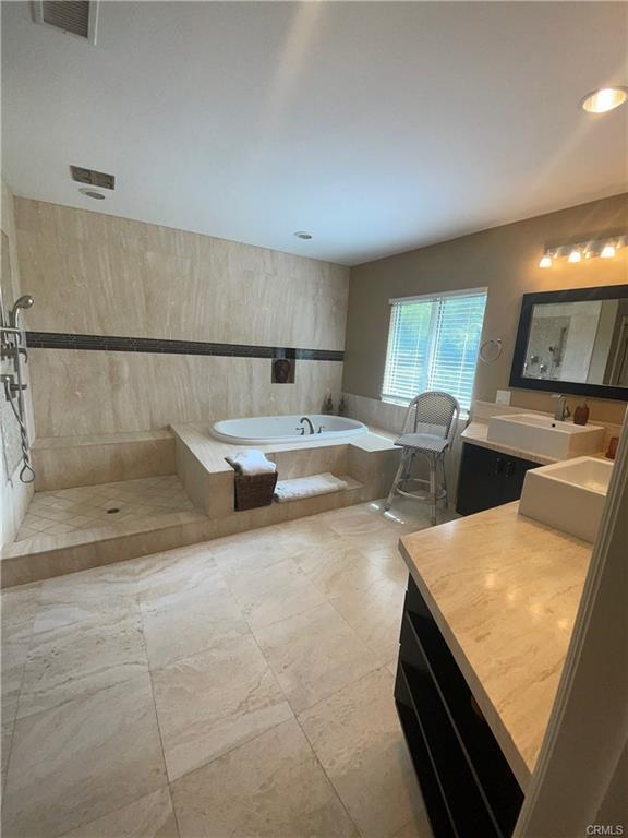 Foto del edificio - 16772 Knollwood Dr
