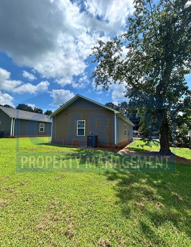 Foto del edificio - Super cute 3 bedroom house!!