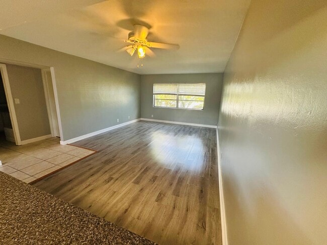 Building Photo - 761 Hummingbird Way