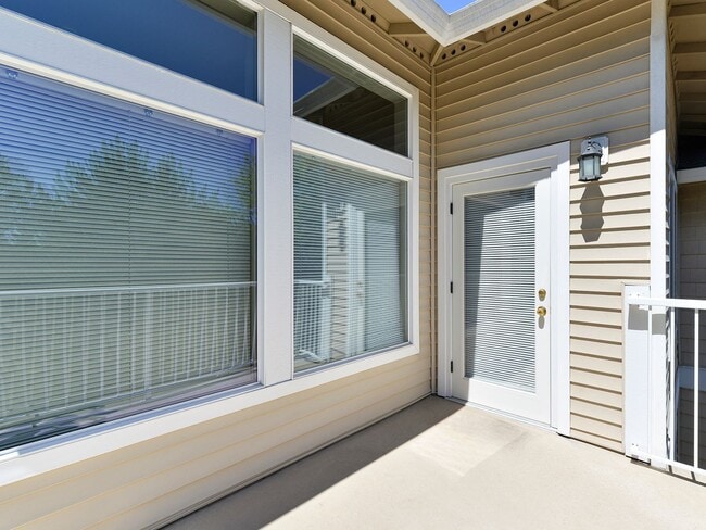 Building Photo - Spacious and Elegant Townhouse-style 2 Bed...