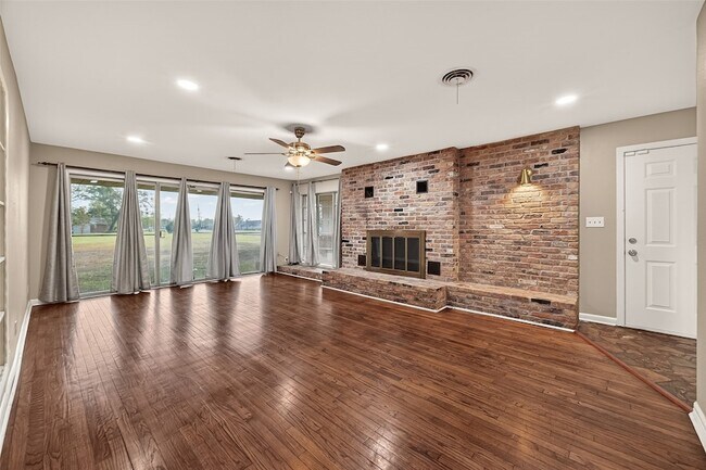 Foto del edificio - 10645 Oak Brook Dr