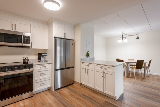 Cocina - 2 habitaciones, 2 baños - Phillips Park Apartments