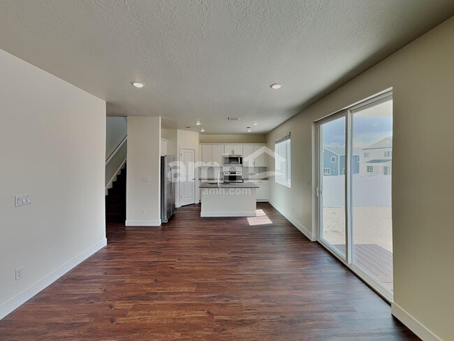 Foto del edificio - 7135 Woods Rose Dr