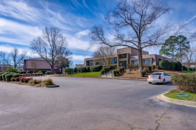 Building Photo - Welcome Home – Spacious Apartment with Mod...