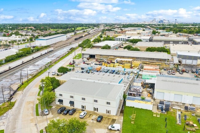 Building Photo - 1616 L and A Rd