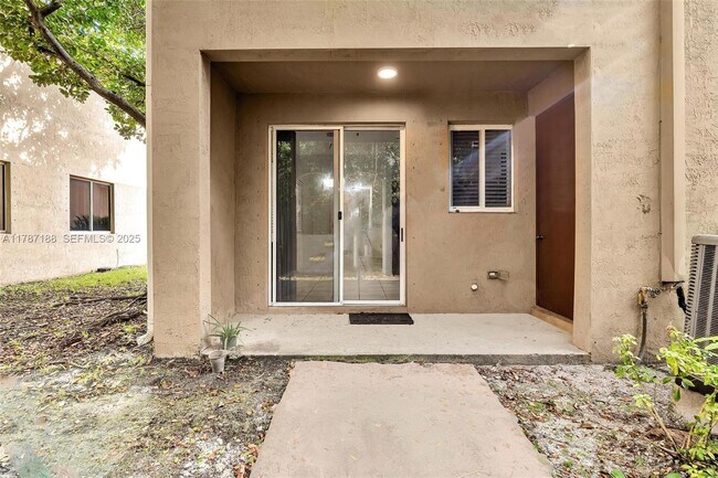 Foto del edificio - 21205 NW 14th Pl