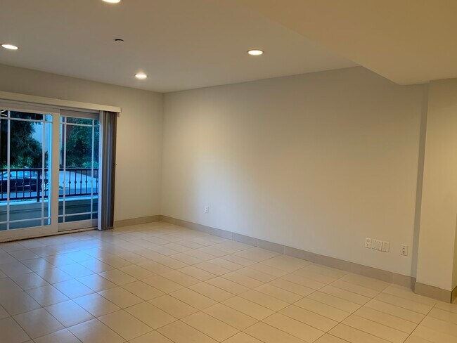 Foto del edificio - 11911 Mayfield Ave