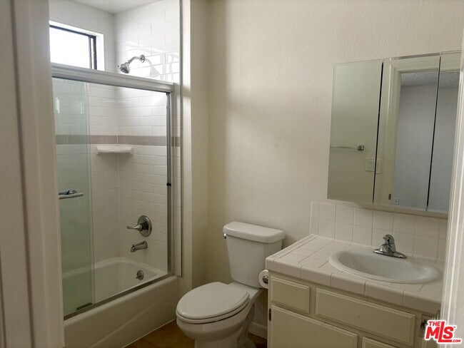 Foto del edificio - 5418 Hermitage Ave