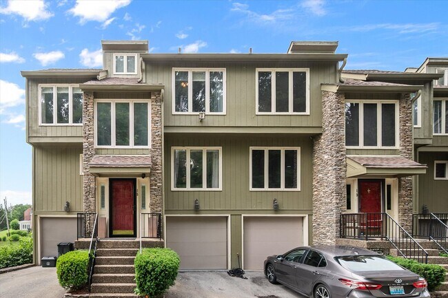 Foto del edificio - TownHouse In Prospect !