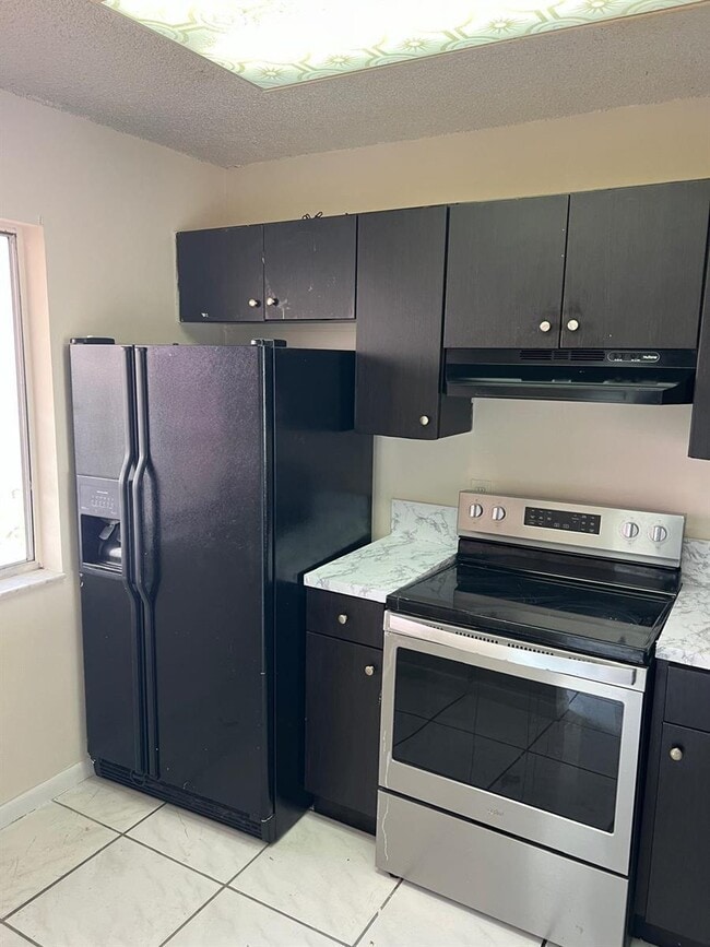 Foto del edificio - 8600 N Sherman Cir