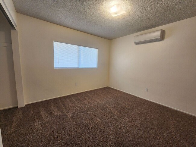 Foto del edificio - Corner Lot 2 Bedroom w/ 2 Car Garage