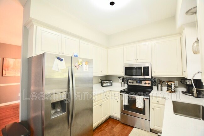 Foto del edificio - 813 Harbor Pl Dr