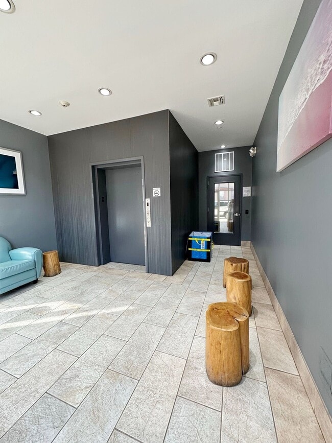 Building Photo - 68 West Utopia