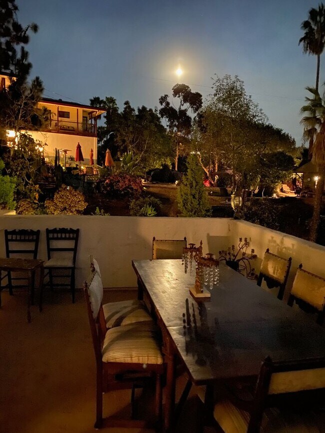 Building Photo - Beautiful cozy granny flat 2bed/1bath now ...