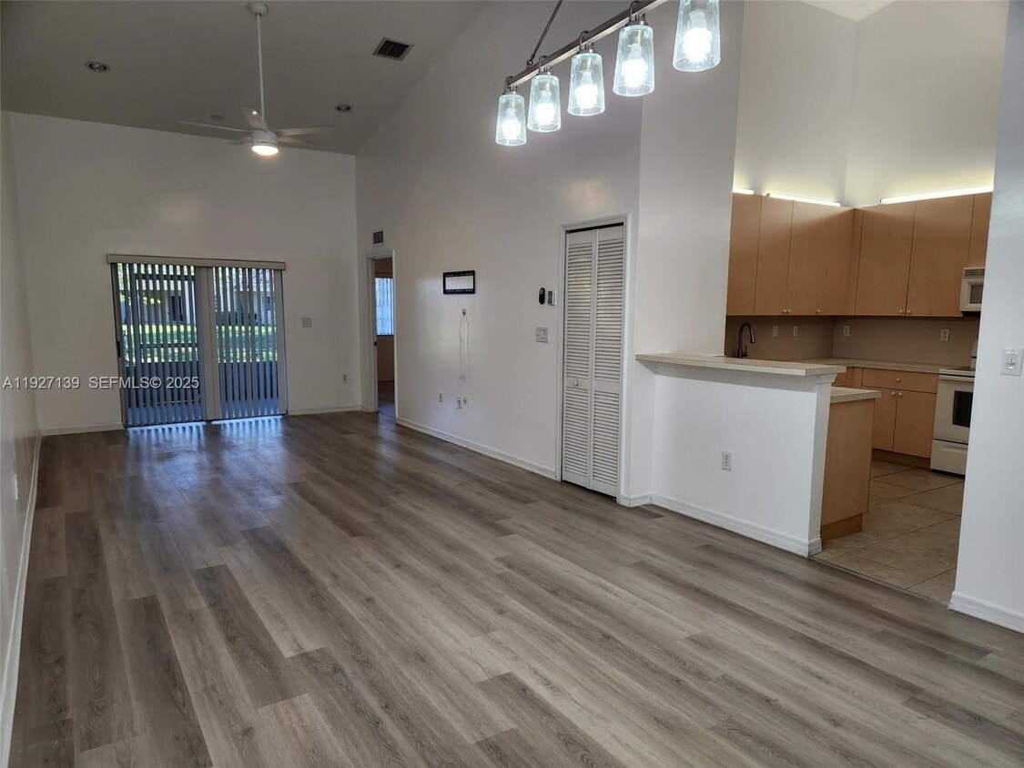 Foto principal - 1213 NE 32nd Ave