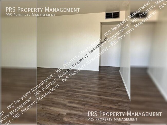 Foto del edificio - Now Available!!