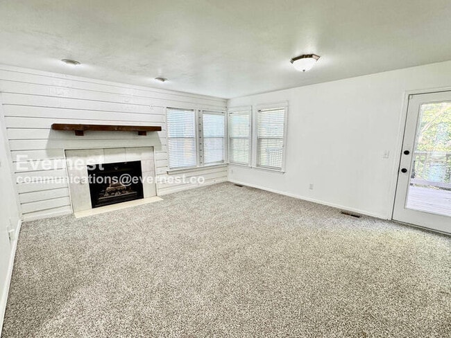 Building Photo - 5117 S Lions Ave