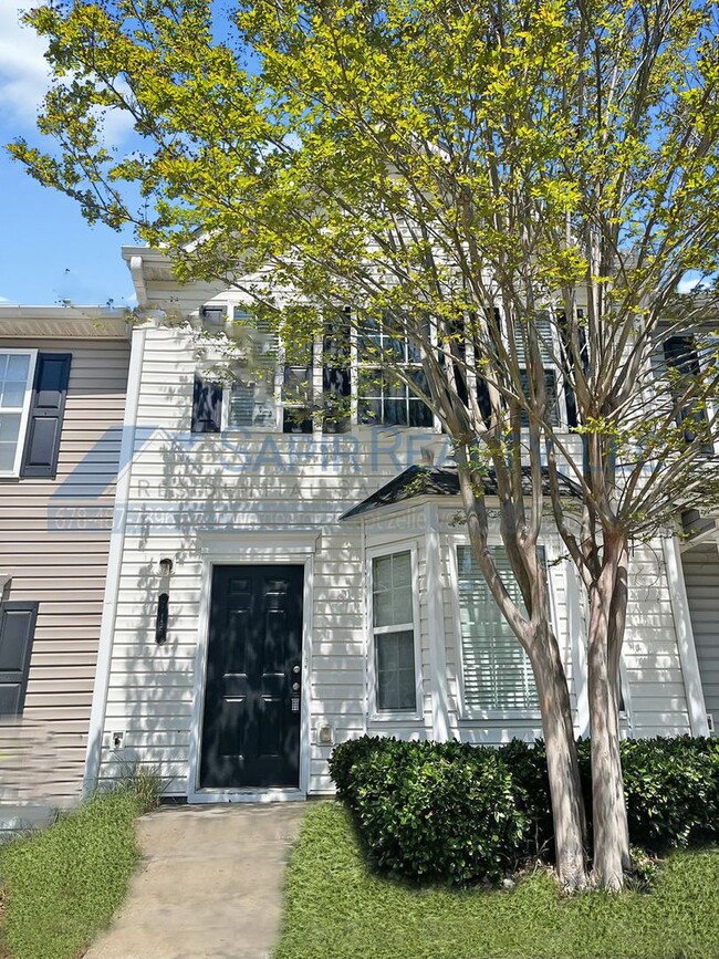 Building Photo - 715 Crestwell Cir