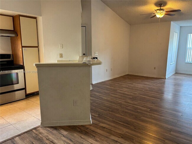 Foto del edificio - 1401 Village Blvd