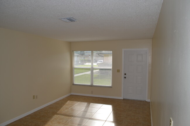 Foto del edificio - 21150 Gertrude Ave