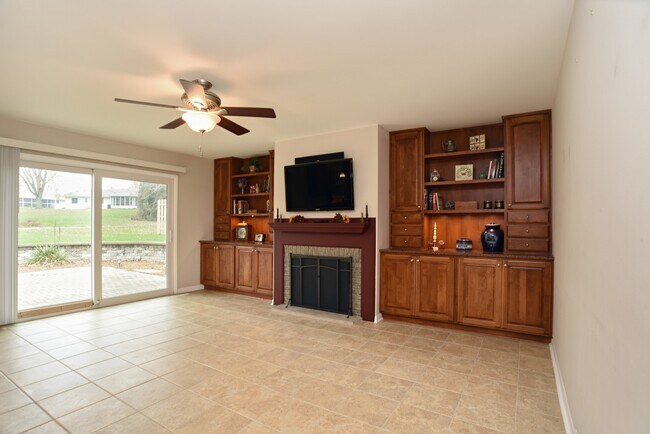 Foto del edificio - 5006 W Oakwood Dr