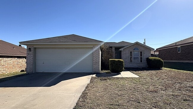 Building Photo - 208 Rodeo Cir