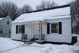 Building Photo - 508 River Rd