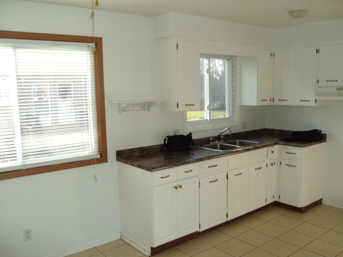 Building Photo - 8793 Willoughby Dr
