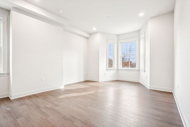 Photo - 472 Roxborough Ave Apartment