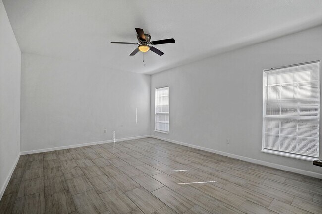 Building Photo - Gorgeous newly rennovated Frisco's Grayhaw...