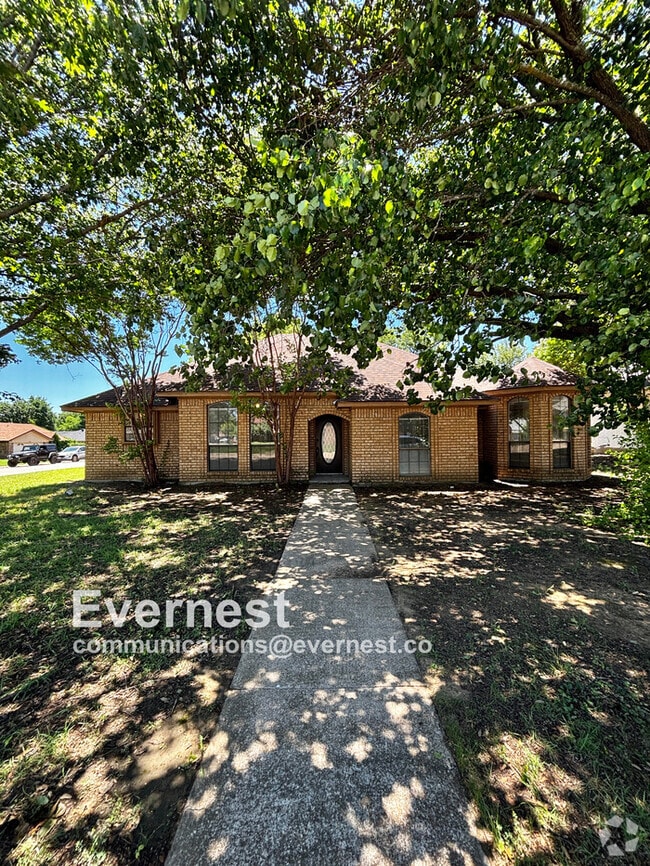 Building Photo - 698 Buttercup Dr