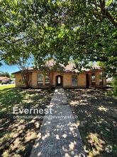 Building Photo - 698 Buttercup Dr