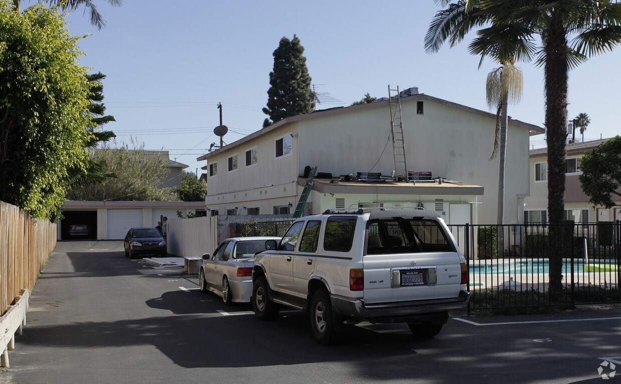 Building Photo - 2310 Santa Ana Ave