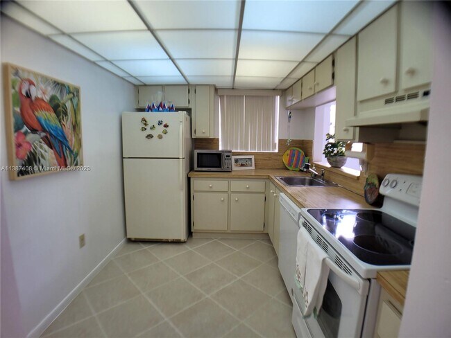 Building Photo - 6880 Abbott Ave