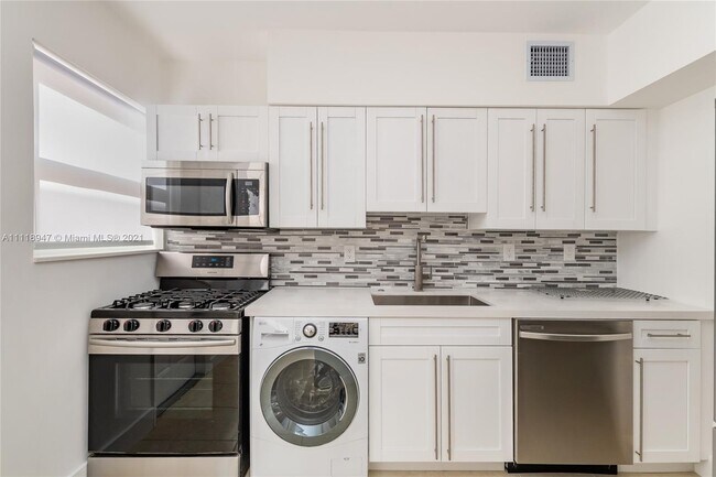 Foto del edificio - 840 82nd St