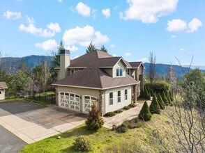 Building Photo - 940 Palomino Dr